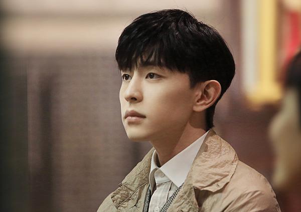 邓伦粉丝秀操作,《你是最棒的》官微更博"还钱",看不懂暗示!