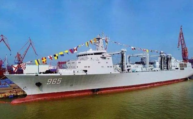 航母补给舰是用来干啥的?除了燃油弹药之外,还可装备这种武器