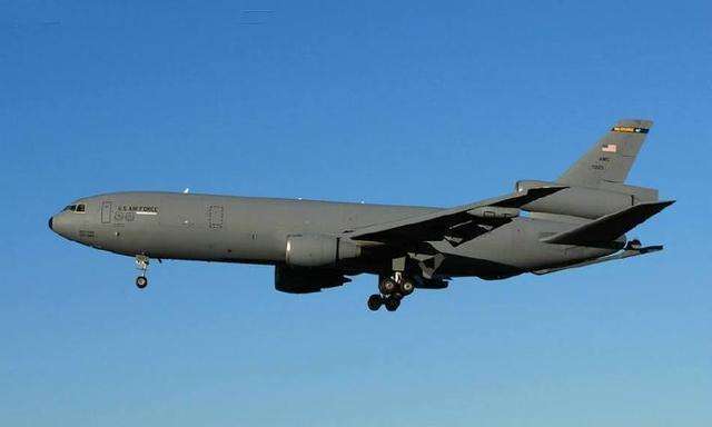 而美国最先进的加油机是kc-10a,这款战机的最大起飞重量是268吨,最远