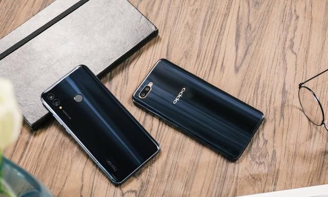 相同价位不同颜值,OPPO K1与荣耀10青春版谁
