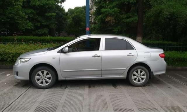 10年前的丰田卡罗拉现在还值多少钱?还值得买吗?