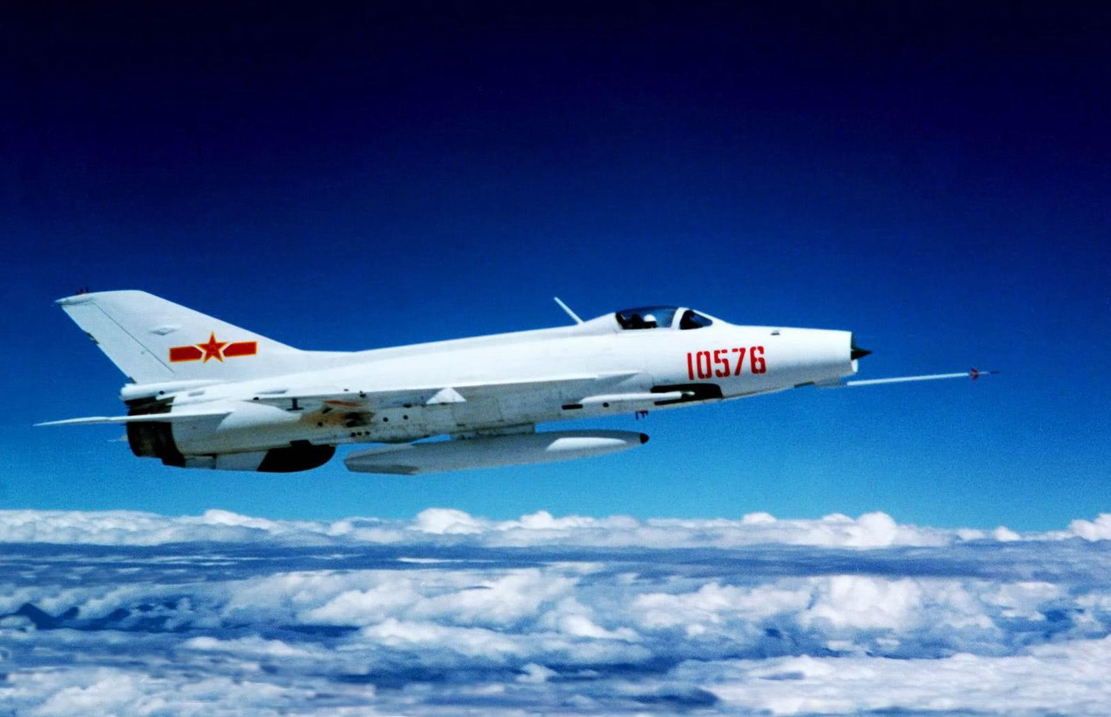 还有一种构想是把歼6改装成为无人机,如果歼6可以改装成为无人机,那将