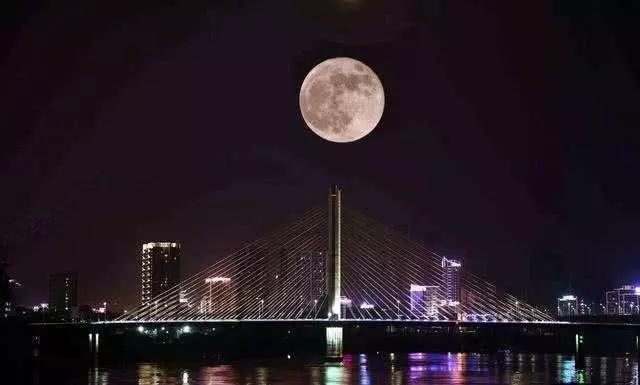 首个人造月亮在成都升起,每年省12亿元电费,引外国热烈讨论