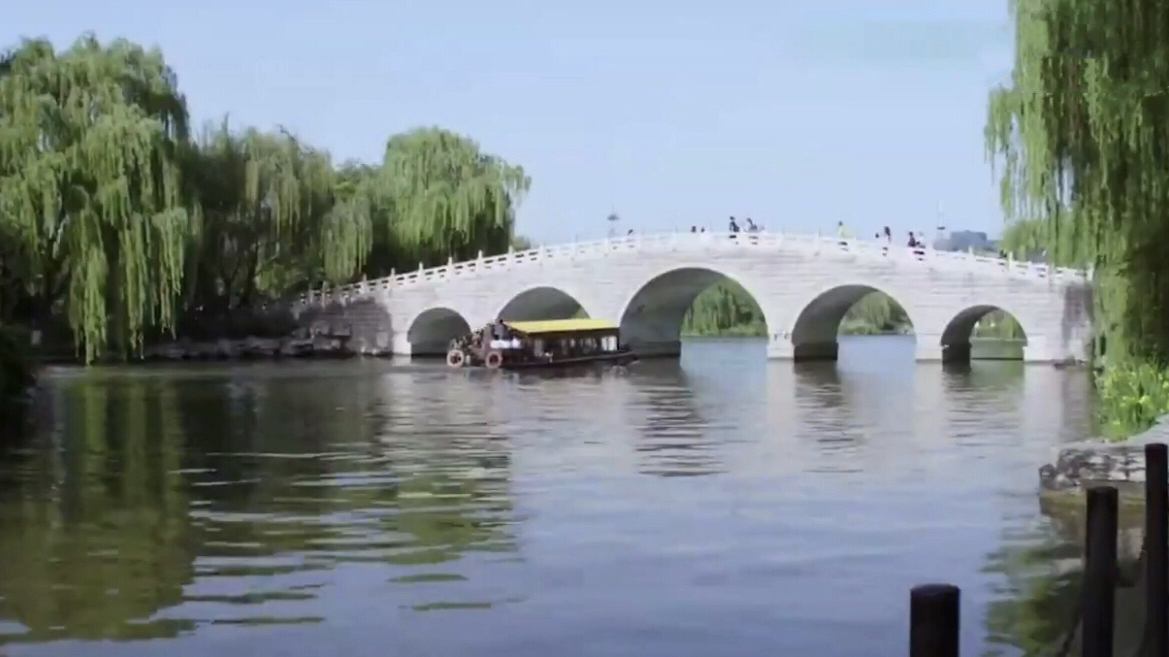 济南宽厚里连音社的两位小哥演唱一首体面,好