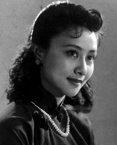 因《渴望》一剧成功爆红,与丈夫结婚36年仍恩爱,如今生活幸福