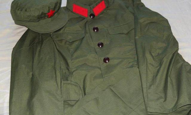 71式军装几代人最爱,的确良18元造价不菲,全力保战士穿新衣