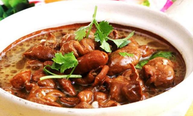 炖吊子满汉传统小吃,猪肠为主,猪心,猪肚,猪肺等,独不加猪肝|炖吊子|