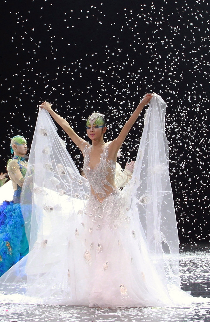 "孔雀公主"杨丽萍依旧性感,美背至今都让人羡慕