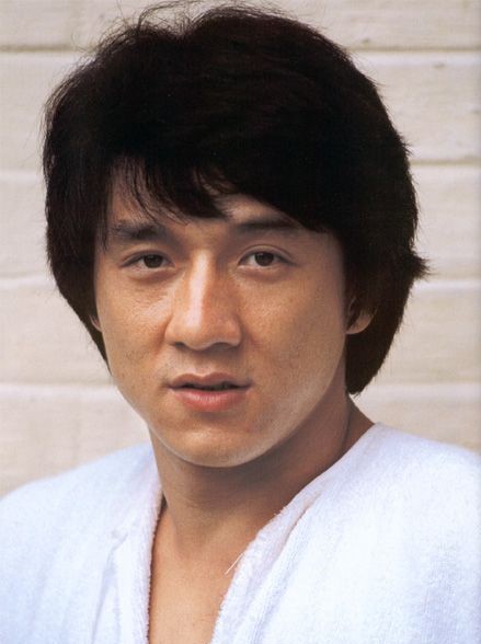 成龙整容前照片被曝光,网友:大哥原来好土