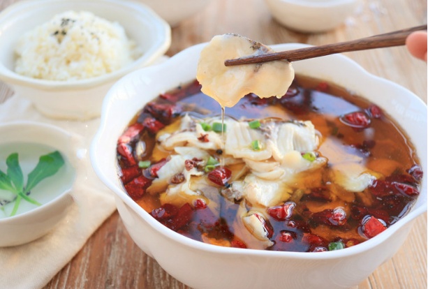 老妈做水煮鱼有"诀窍",鱼片滑嫩无腥味