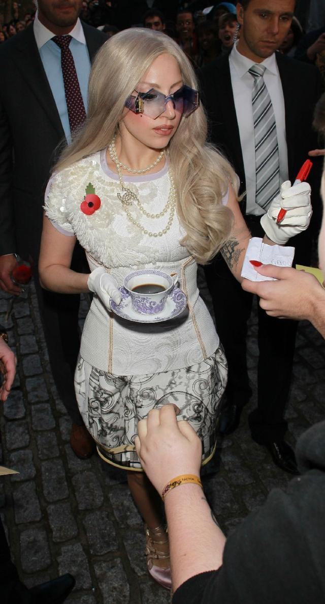 ladygaga发长文道歉永不再和这个垃圾合作