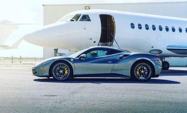 网络朋友圈爆照,圆你飞机梦,你与土豪只差一架私人飞机!