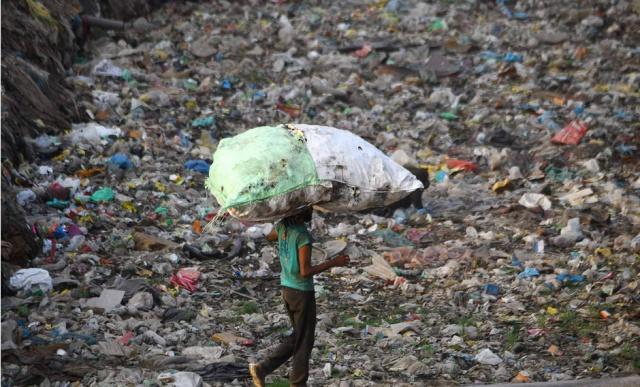 全球最脏首都垃圾堆成17层楼高却没有摆放垃圾桶就在亚洲