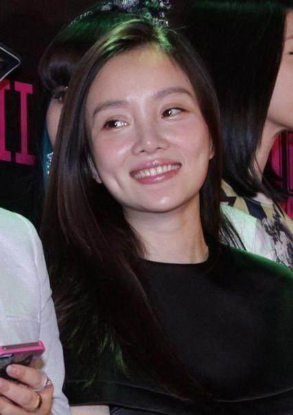 最全女明星素颜照,赵丽颖基本没变化,而她形似大妈完全认不出!