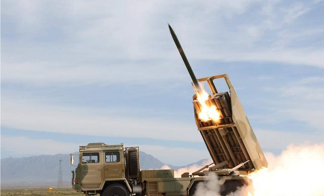 老挝引进20门sr5远程火箭炮