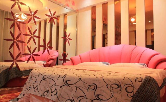 情侣房为什么和其他房间不一样,床是圆的?答案和你想的一样吗