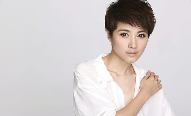 她已经入行25年,获得多个影后称号,为了照顾家人却愿当配角