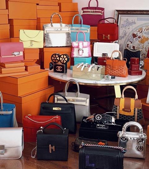 周扬青晒满屋闲置奢侈品,要开二手店把东西全卖掉