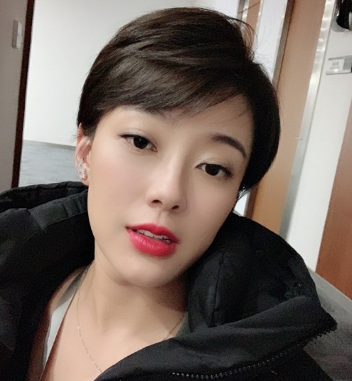 她曾跟赵本山闹出了绯闻,为证清白退出公司,如今落魄无人识|孟真|赵