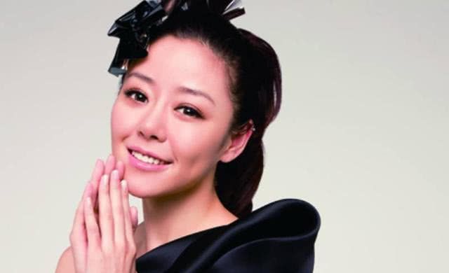 是首届超女冠军,却因一首歌被抵制,今整容成这般|安又琪|超女|冠军