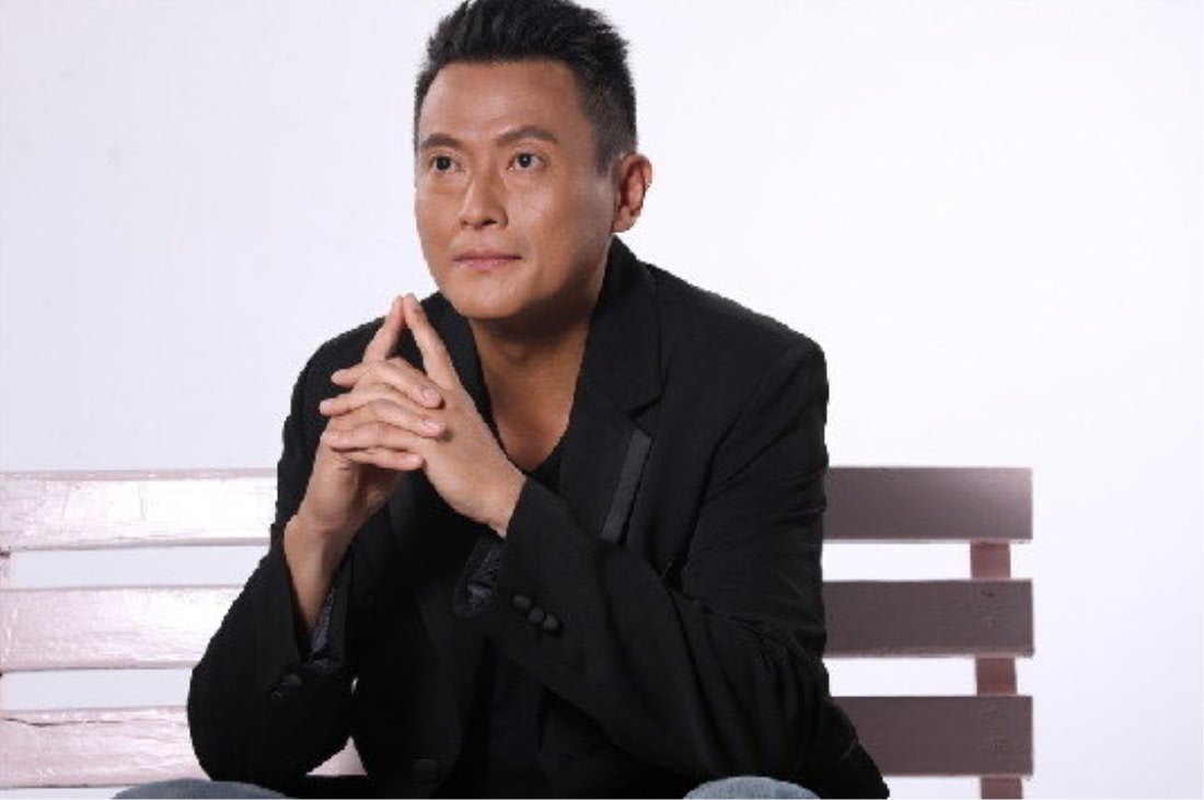 早年全靠黄秋生提携,因《陀枪师姐》一举走红,如今早已沦为路人