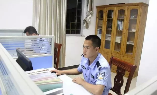 在大山深处,张能辉与同事们一干就是28年,把他们的足迹深深烙印在姑婆