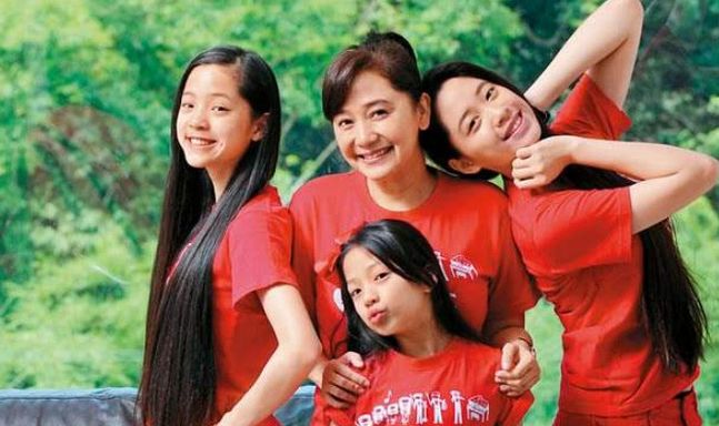 为生儿子她7次怀孕,迎来3个貌美女儿后,今56岁却仍想要儿子