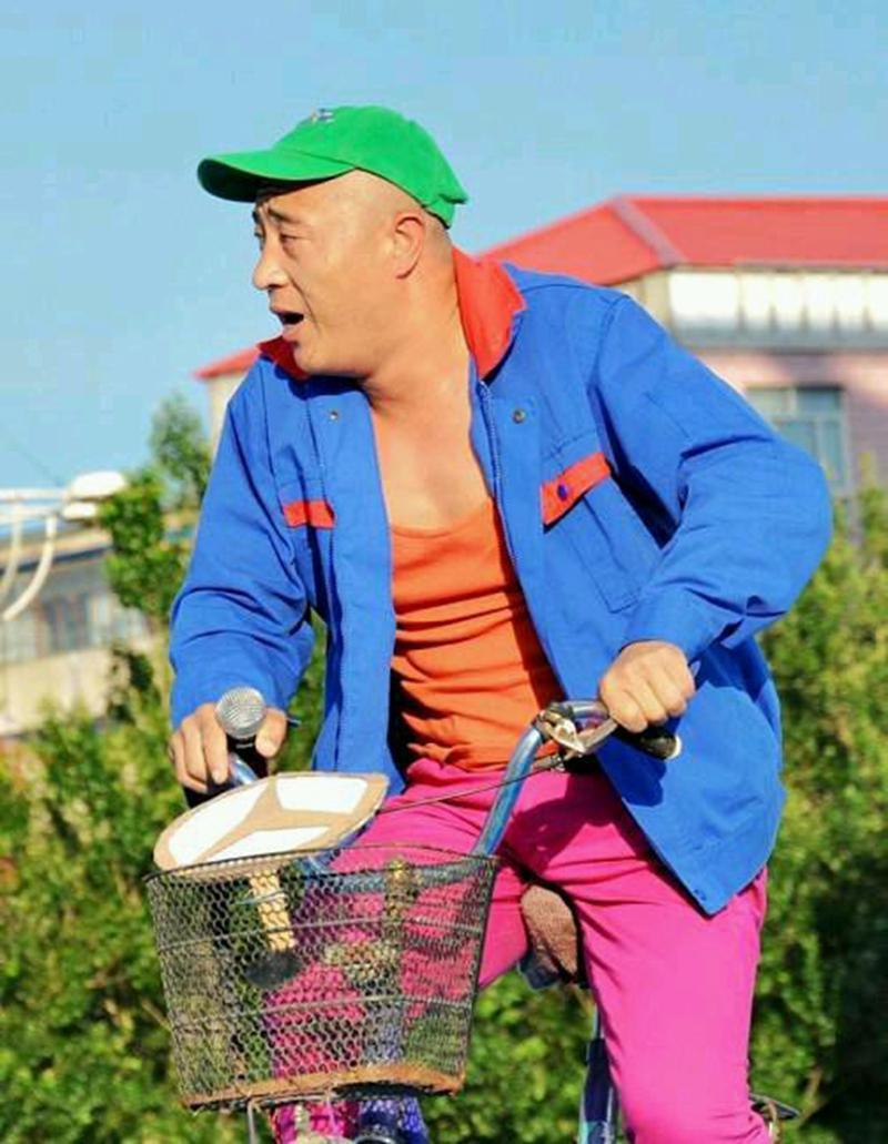 因接私活被赵本山开除, 转头成潘长江的弟子, 如今只能靠女儿!