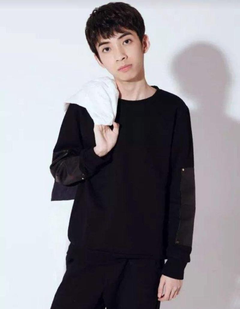 pdd爱徒上英雄联盟综艺, 五杀超神太轻松! 网友: 去rng的就是他?