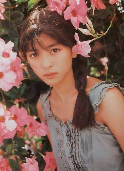 精武英雄中李连杰的红颜知己年近50依旧美丽却孤身一人