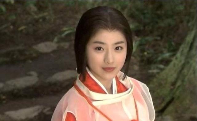 还有一位埃及艳后,并称为"东方三大美女"藤原彰子:她也是平安时代的