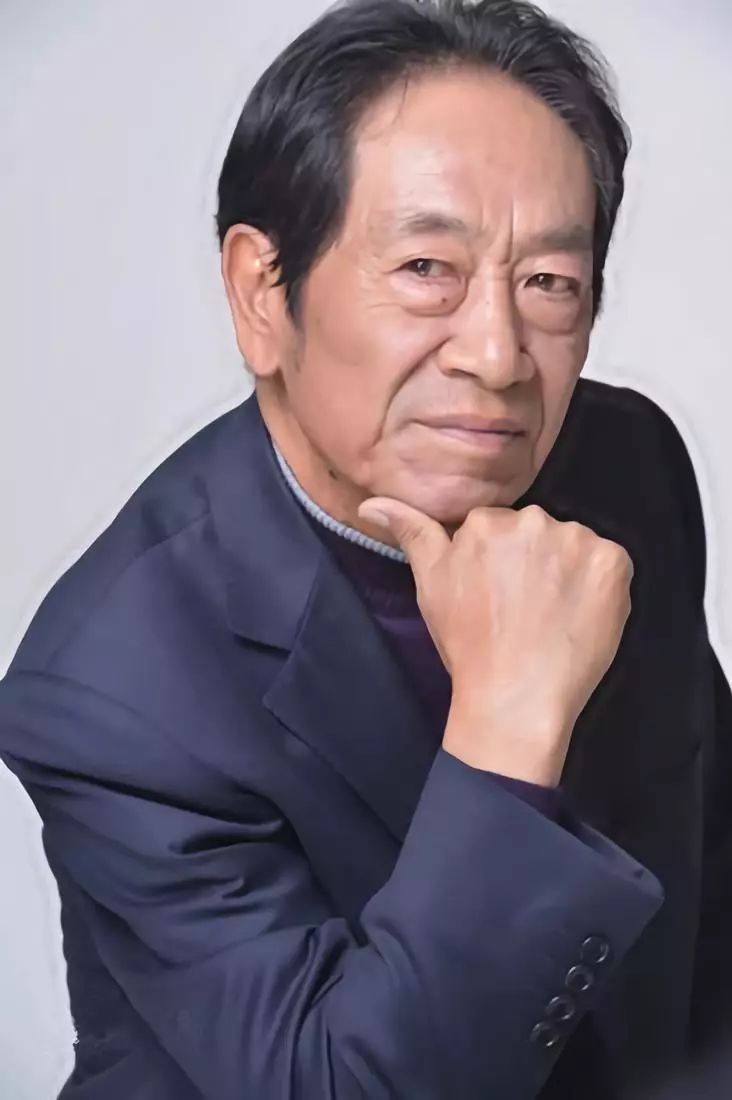 在1982年演员王奎荣和宋丹丹,谢园,英达,盖克,马羚,冯宪珍等优秀演员