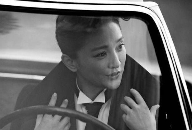 女扮男装的女星,周迅这张太帅气了,杨幂的发际线果然是最高的!