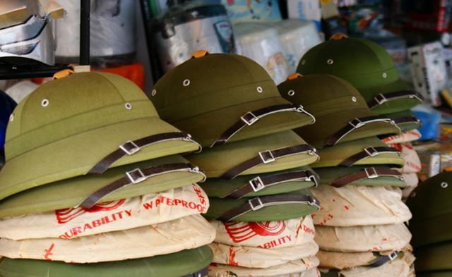 越南商贩看到中国游客很热情,有一种商品中国人是万万不会买!