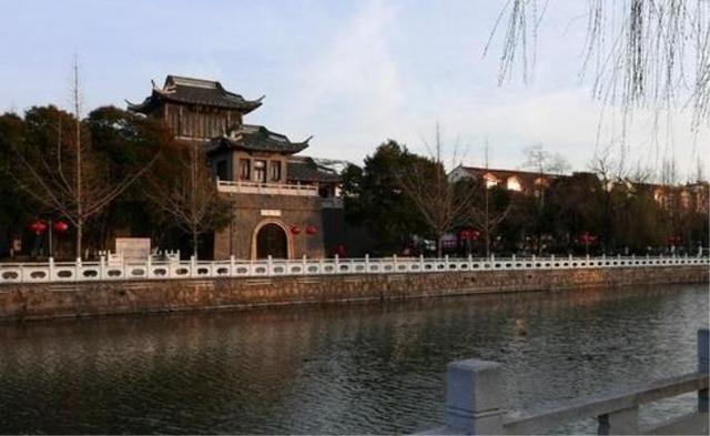 玄武灵台:位于江苏省兴化市北城内海子池北高阜,是兴化城内最具规模的