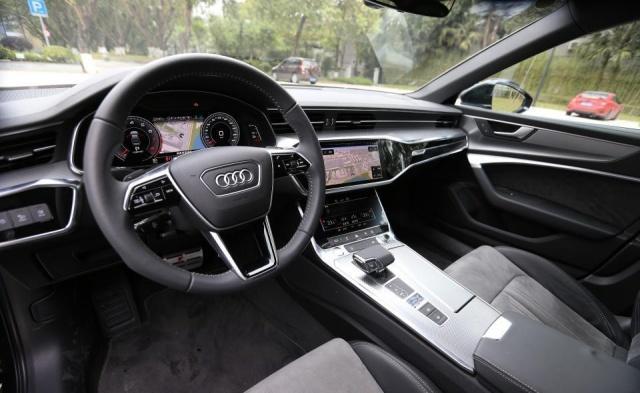 19款奥迪a6l中控台像飞机舱科技感十足