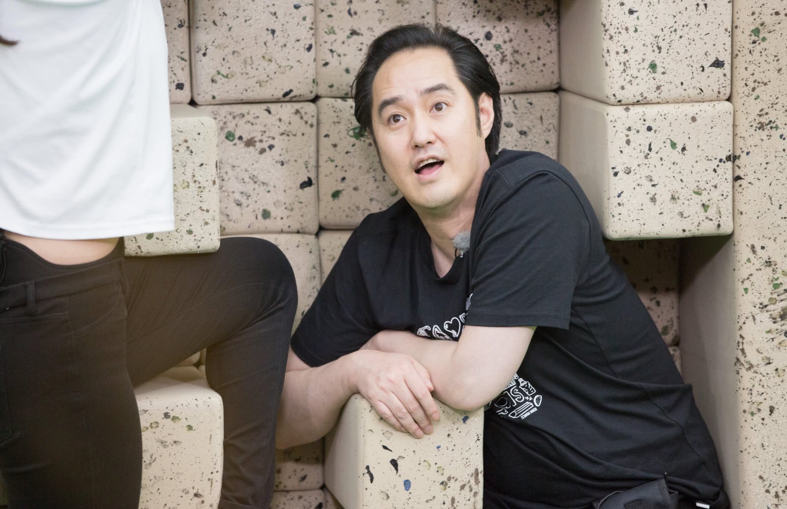 在自己年仅七岁的时候,冯雷就参演了自己的第一部电影《笨人王老大》