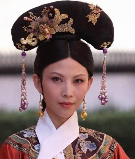别被电视剧带偏了,真实的清朝妃嫔头饰,比影视剧中还精致奢华
