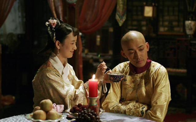 此人是乾隆的儿子,天生残疾难夺皇位,却比皇上活的长