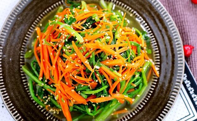 菠菜拌胡萝卜