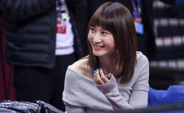 cba全明星赛最上镜的球员家属,笑容如出水芙蓉|cba|全明星赛|陈林坚