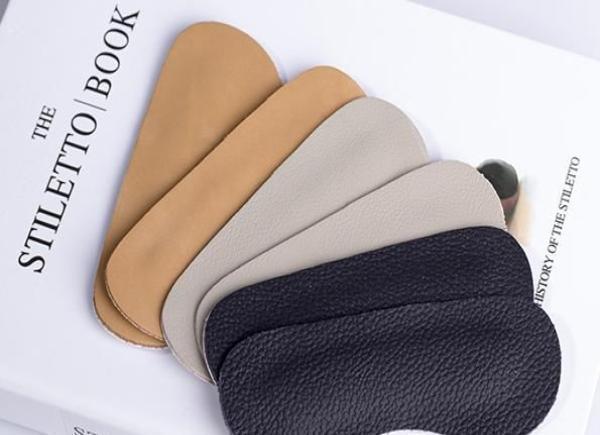 明星们穿高跟鞋为啥不累脚?原来鞋子里大有学