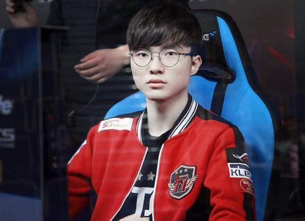 skt英雄联盟史上最高薪水与faker 续约,s11赛季我们还能看李哥