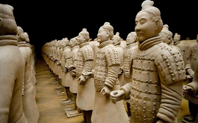 你知道秦始皇兵马俑两排俑之间的土堆为什么不挖掘，它有什么用？