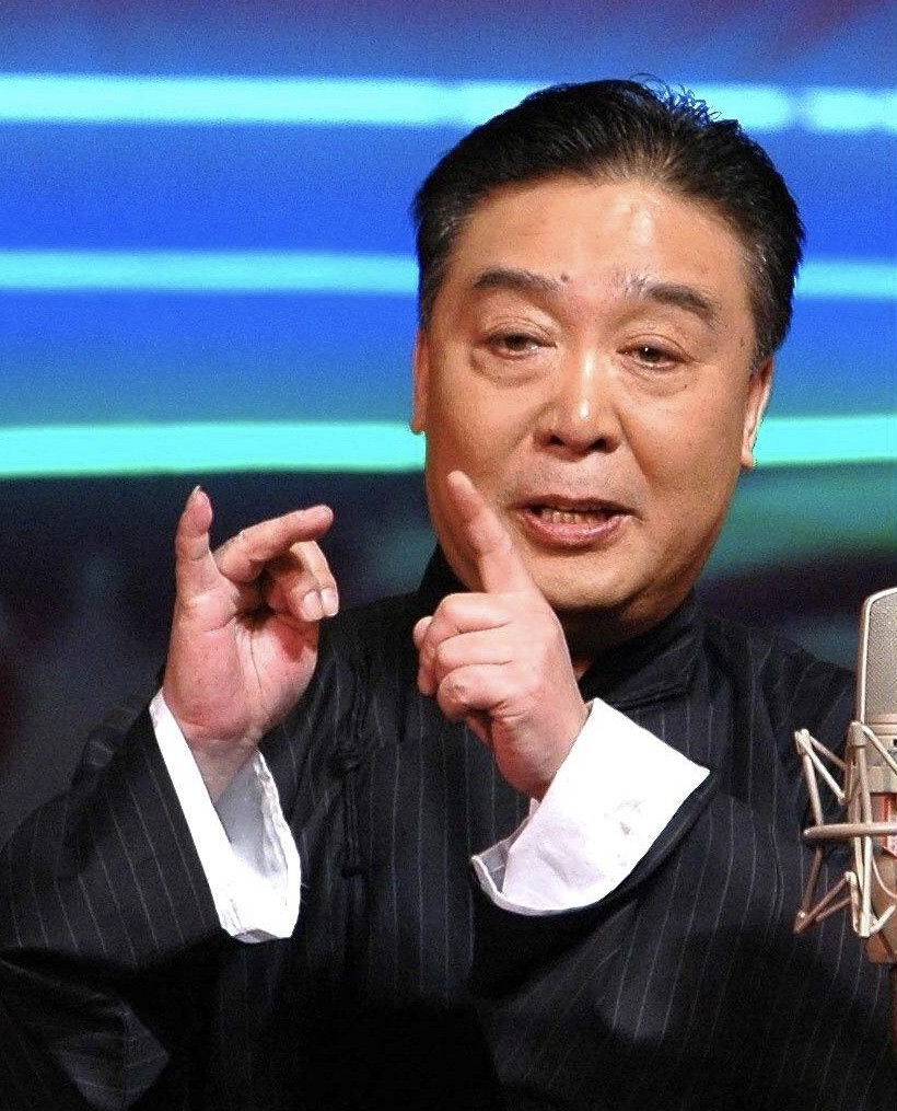 祖父是相声大师常连安,父亲是中国相声第六代演员,著名相声表演艺术家