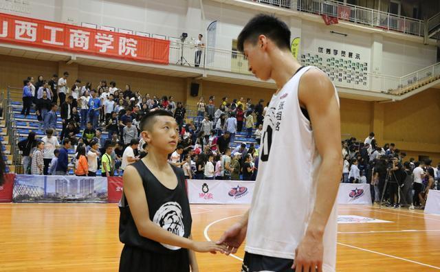 1米58破格加入国家队,被称为小库里|张明宇|篮球|身高_新浪新闻