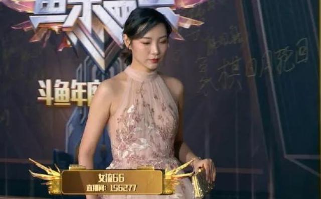 女流真不愧为斗鱼牌面主播!气场强大不愧为最高学历主播!