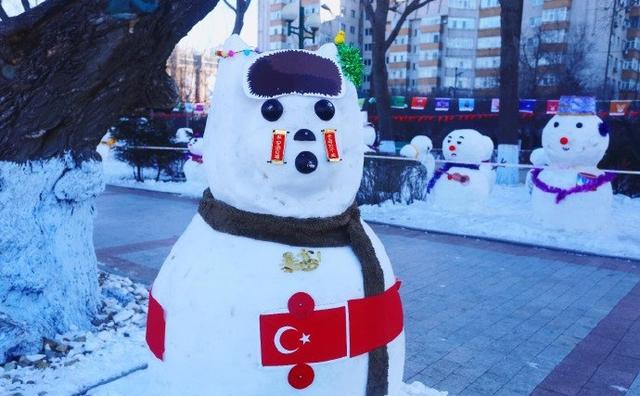 19米高的雪巨人