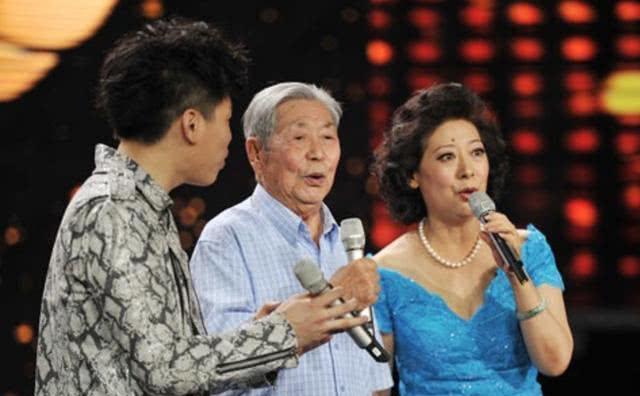 就回家拿关牧村和孩子撒气,据说还经常被丈夫家暴,无奈之下关牧村只好