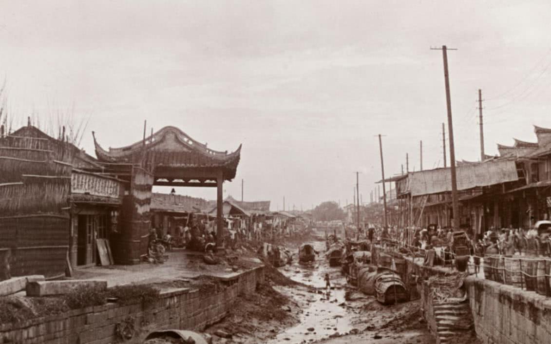 100多年前中国旧照,图3破破烂烂长城,图6人烟稀少街道!